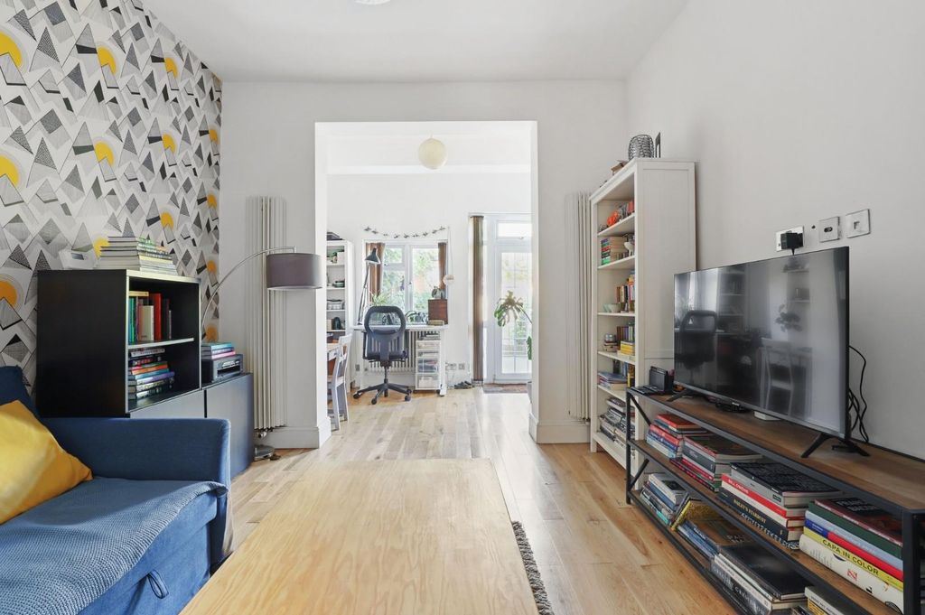 Property photo 3 of 13 06-831Ajhpropworld - 17A Wiverton Road - 18 (1)_1.