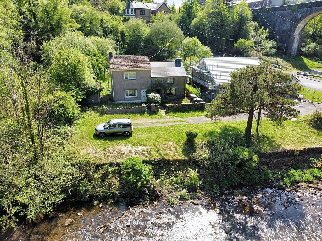 Property photo 2 of 33