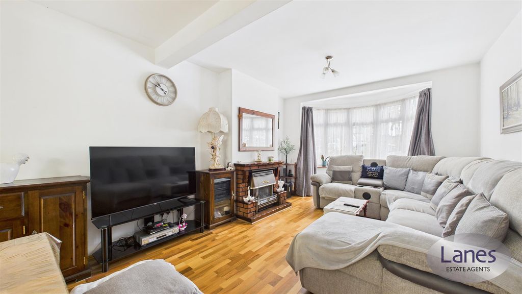 Property photo 3 of 19 Cam05136G0-Pr0114-Still014.Jpg