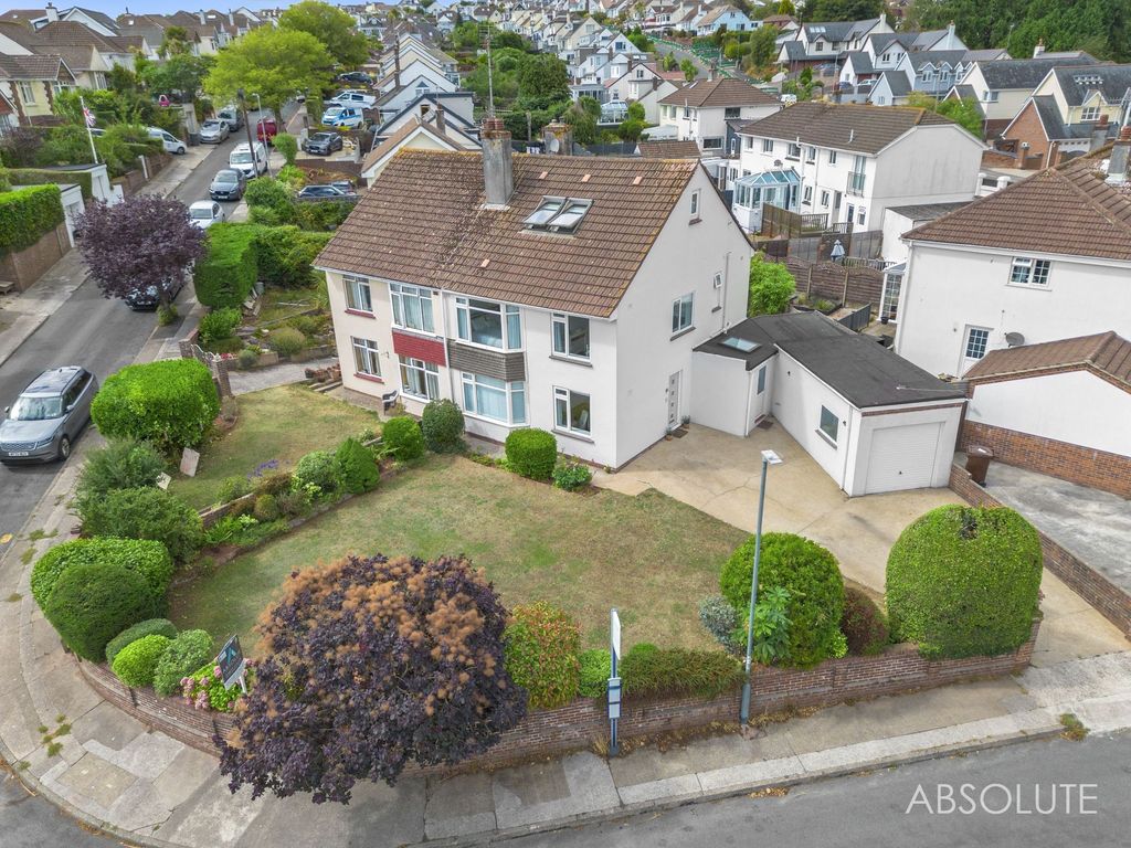 Property photo 2 of 41