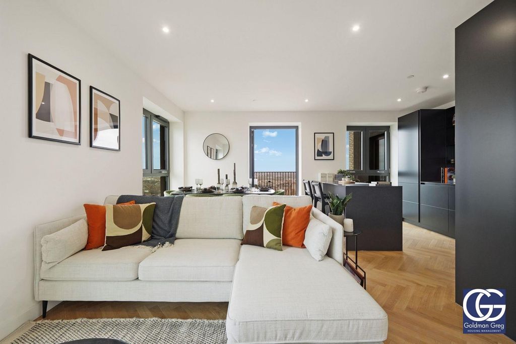 Property photo 2 of 28