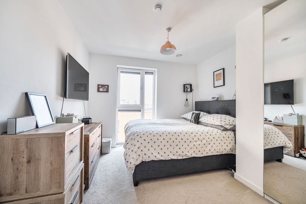 Property photo 3 of 17 Principle Bedroom