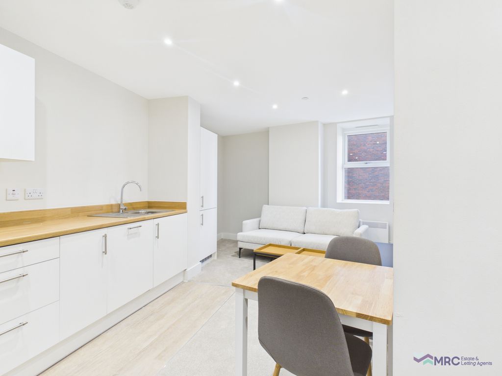 Property photo 1 of 10 Luxury Furnished 1 Bed Apartment To Let