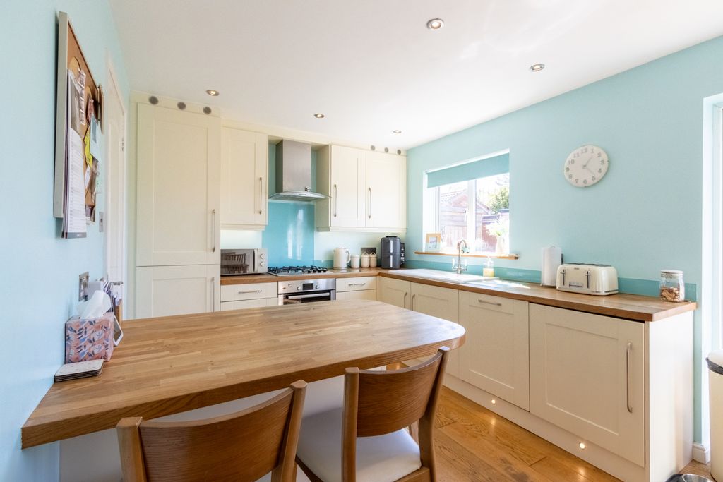 Property photo 2 of 17 Kitchen/Diner
