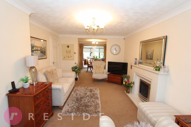 Property photo 2 of 19 Lounge