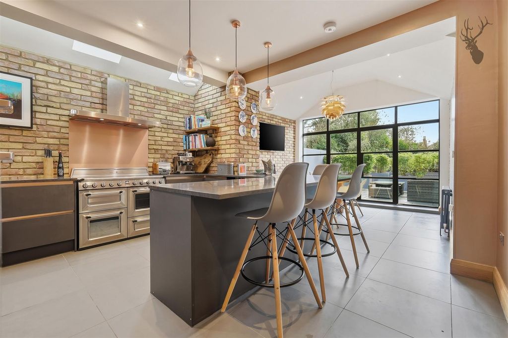 Property photo 2 of 35