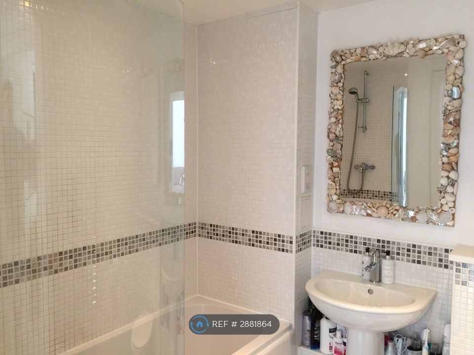 Property photo 2 of 9 Bathroom
