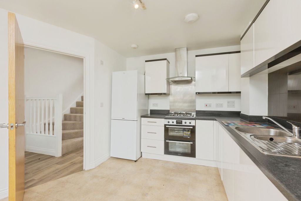 Property photo 2 of 23