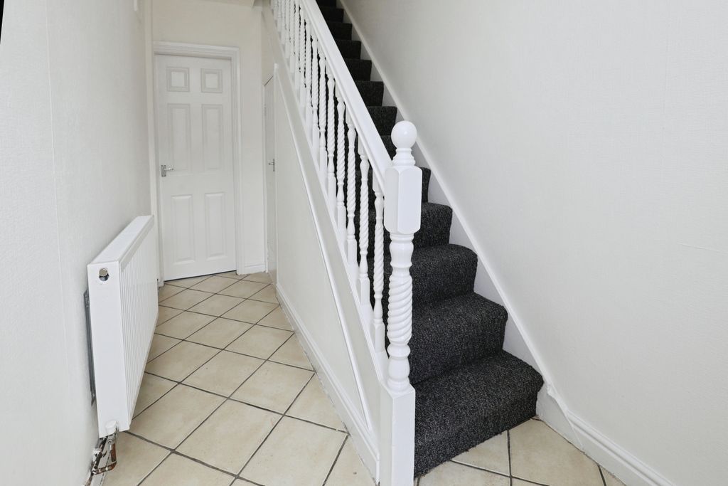Property photo 3 of 15 Hall