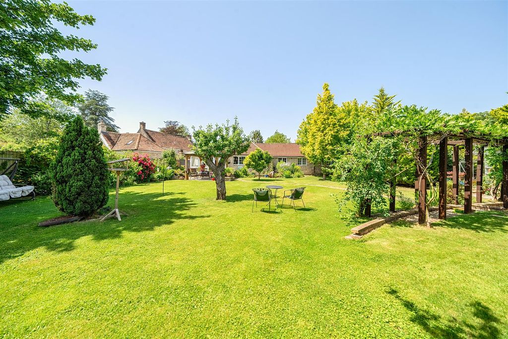 Property photo 3 of 17 Landscaped Garden