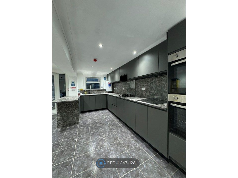 Property photo 1 of 7 Kitchen