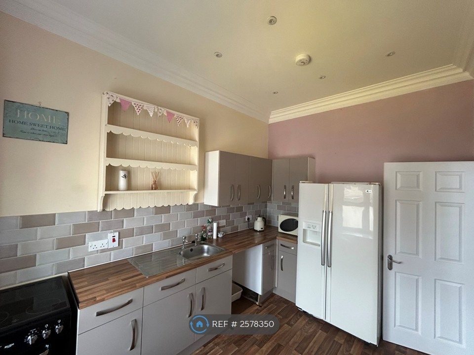 Property photo 2 of 6 Kitchen