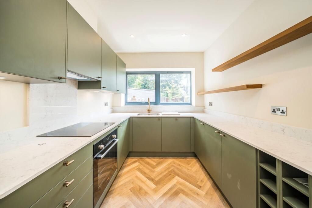 Property photo 1 of 5 2 Bed End Terrace To Rent Church Road, London W7.
