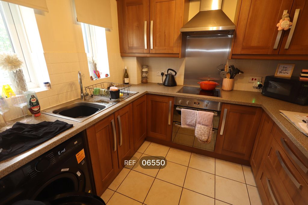 Property photo 2 of 10 Kitchen