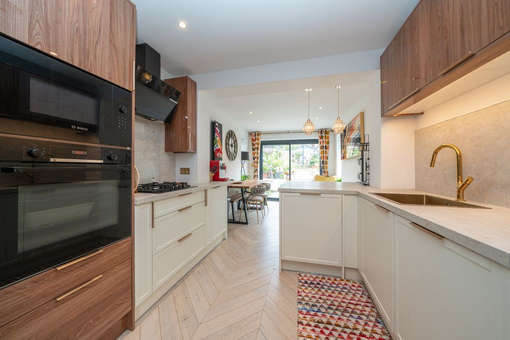 Property photo 2 of 17 62-Sunnyhill-Road-9258