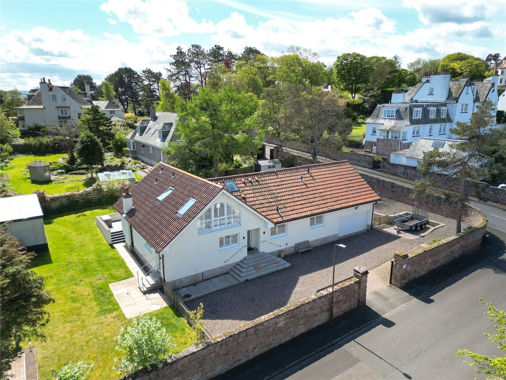 Property photo 2 of 30 Strathmore