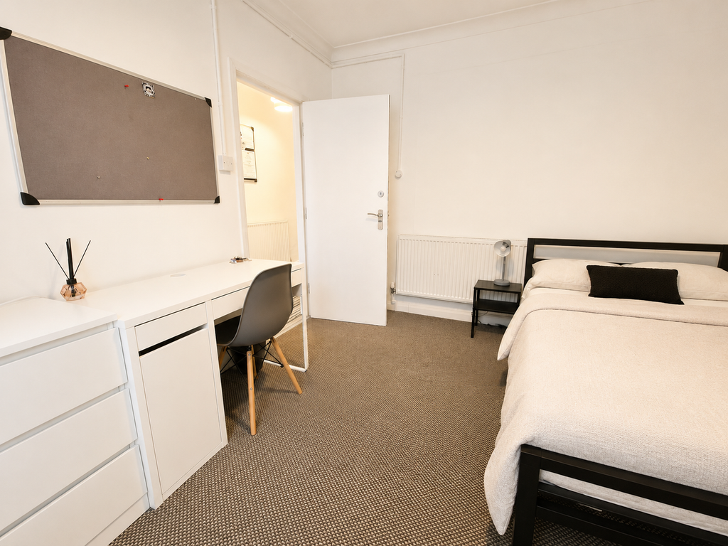 Property photo 1 of 11 Bed 4