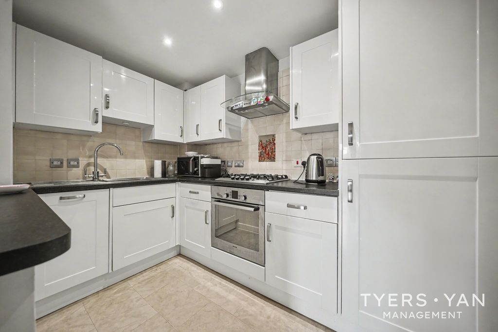 Property photo 3 of 12 Kitchen