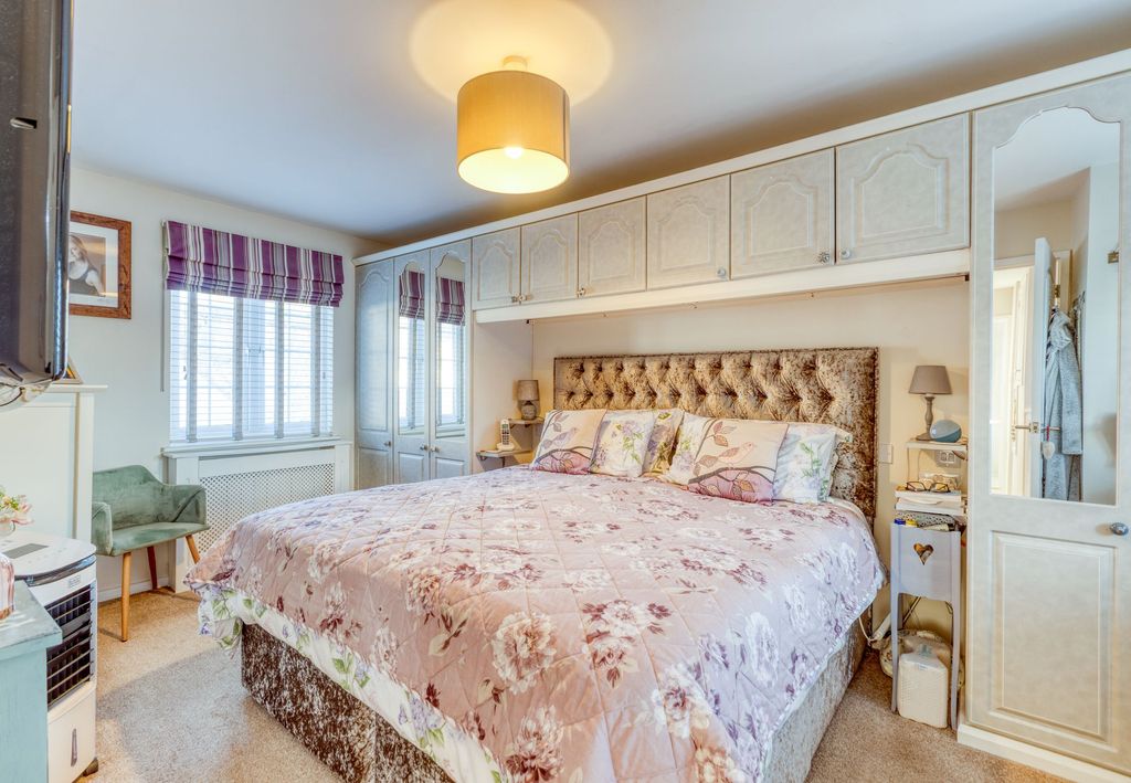 Property photo 3 of 39