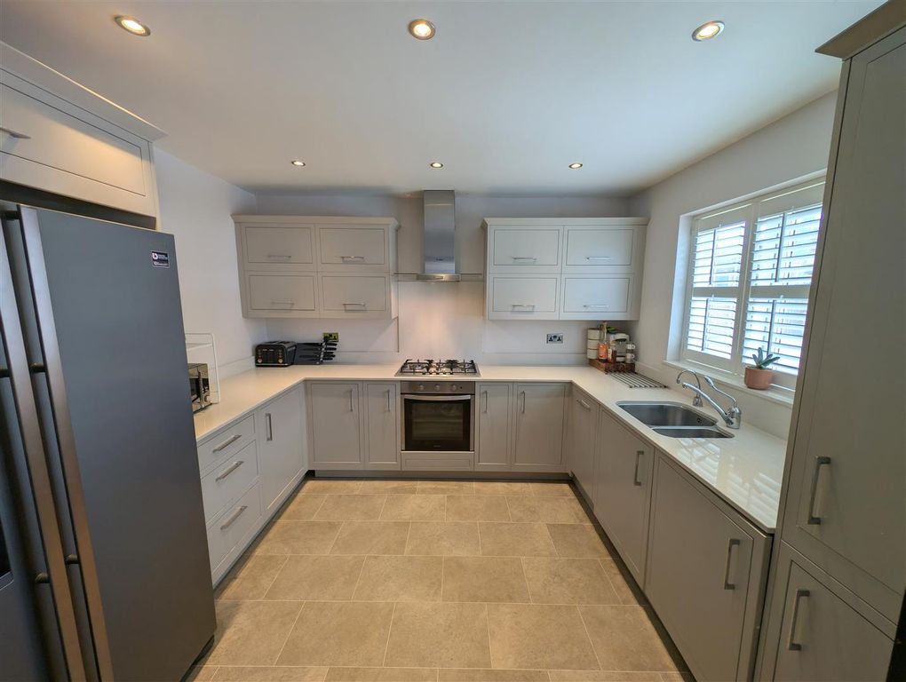 Property photo 2 of 25 Kitchen