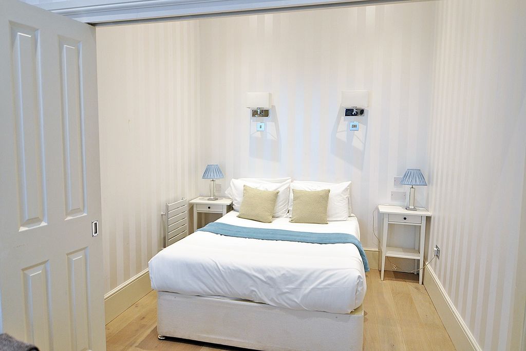 Property photo 3 of 6 Gallery