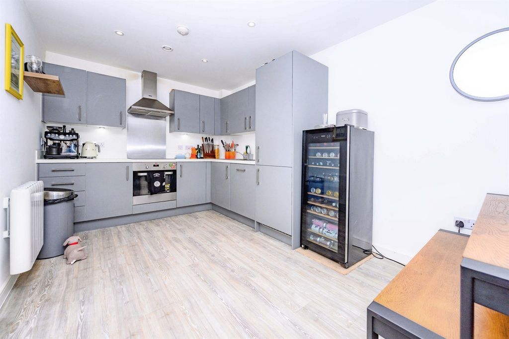 Property photo 2 of 13