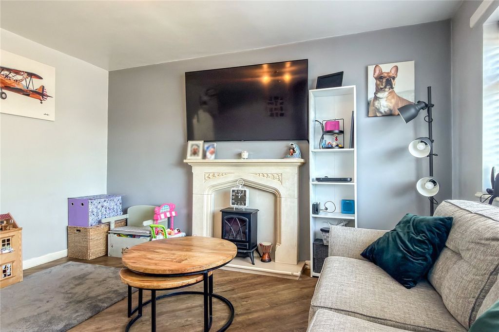 Property photo 2 of 18 Lounge