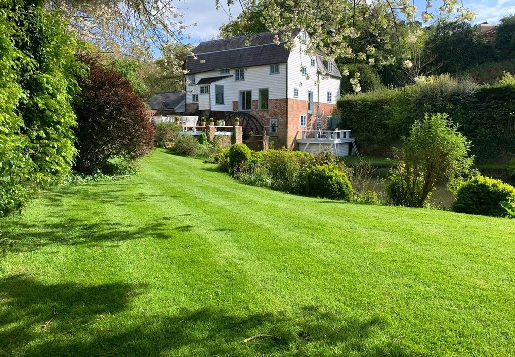 Property photo 1 of 31 Castle Mill