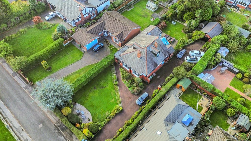 Property photo 2 of 85