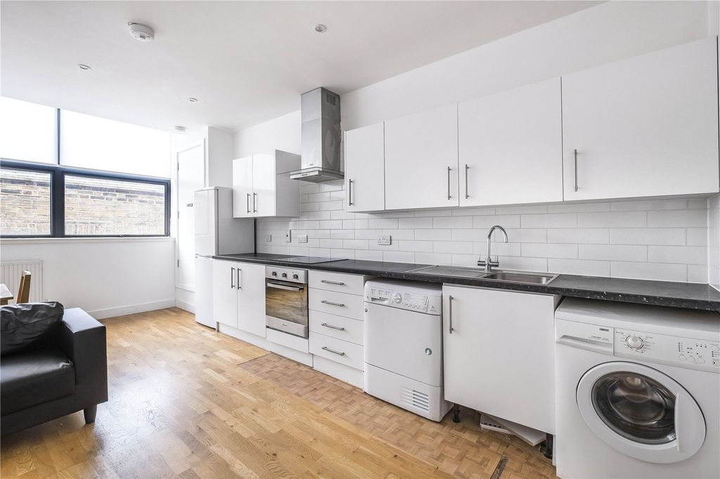 Property photo 2 of 11 Picture No. 13