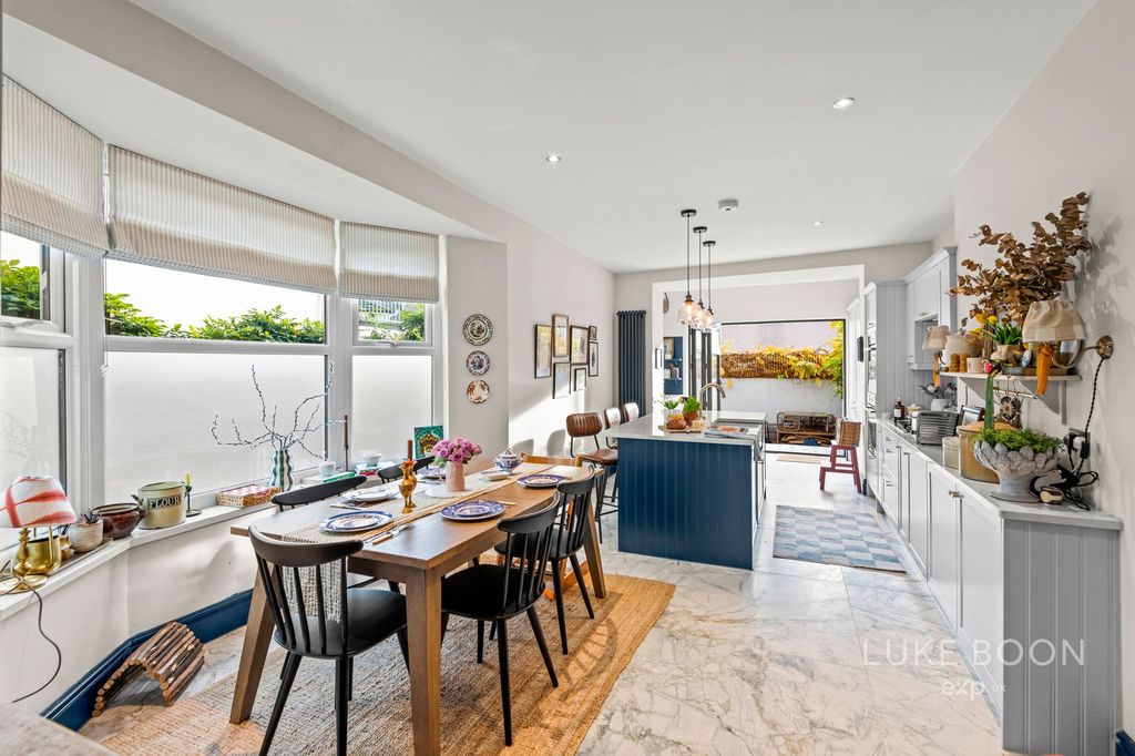 Property photo 3 of 31