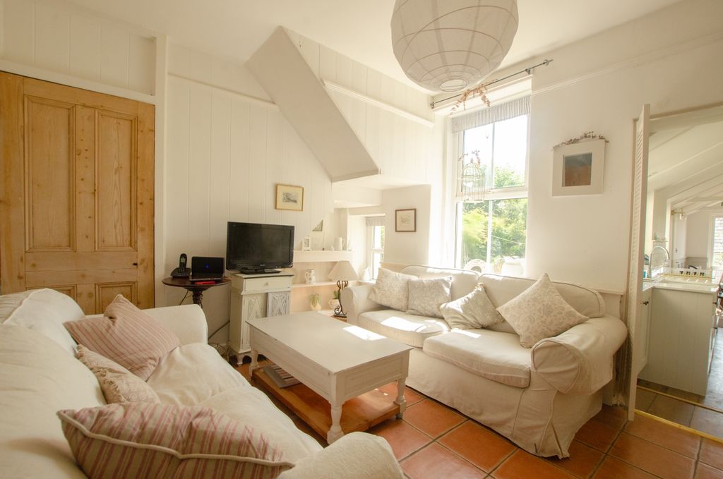 Property photo 2 of 13 Tps 01208 872728 -4