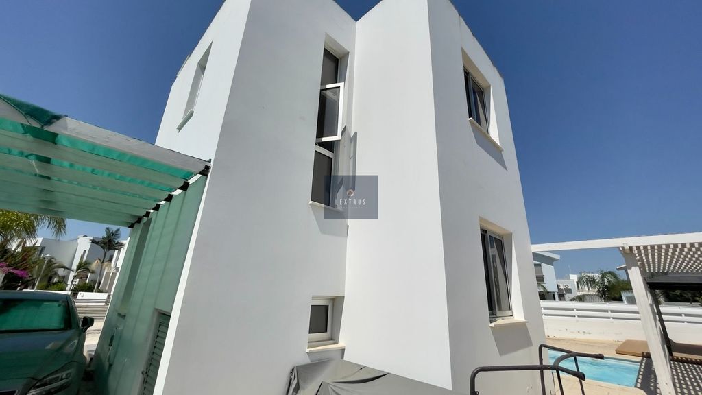 Property photo 3 of 28