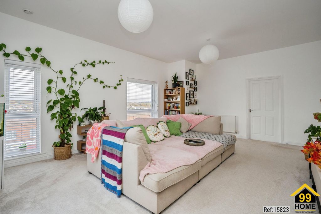 Property photo 3 of 18 Photo 2