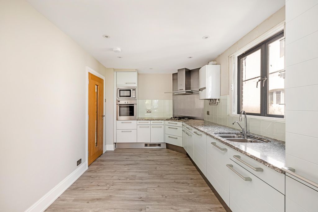 Property photo 2 of 11 Image