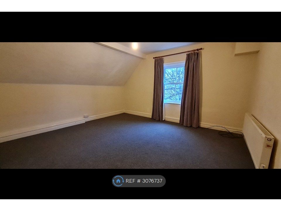 Property photo 1 of 4 Living Room