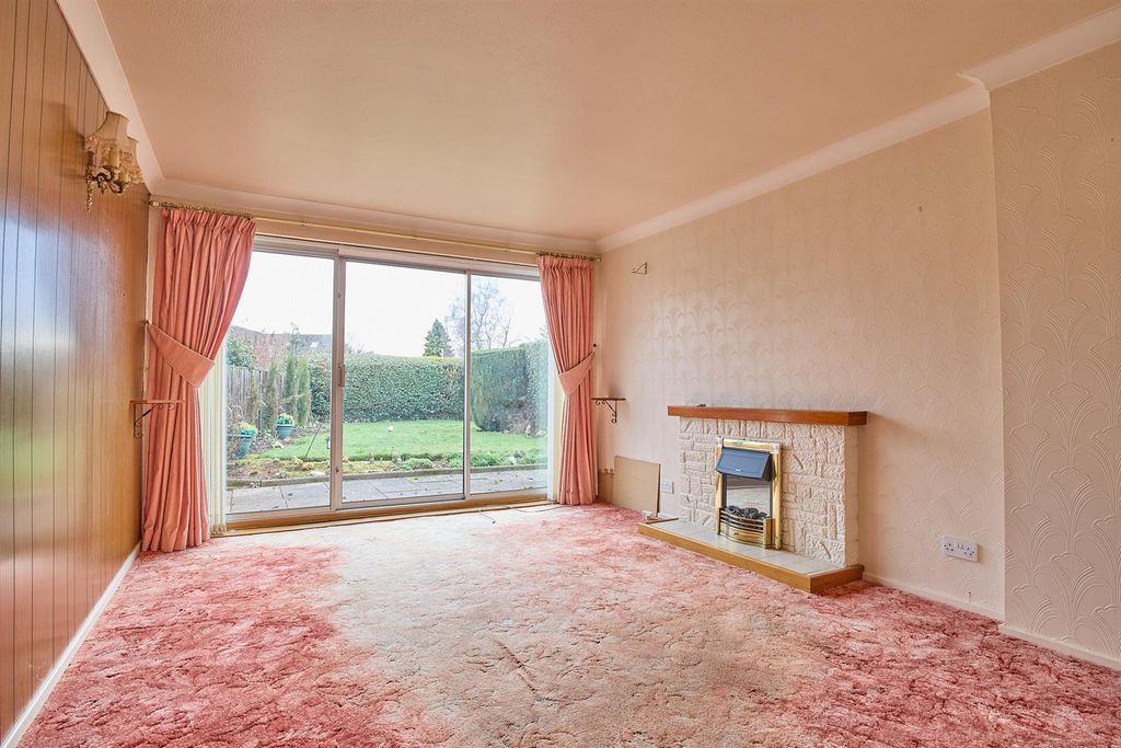 Property photo 3 of 12 Lounge