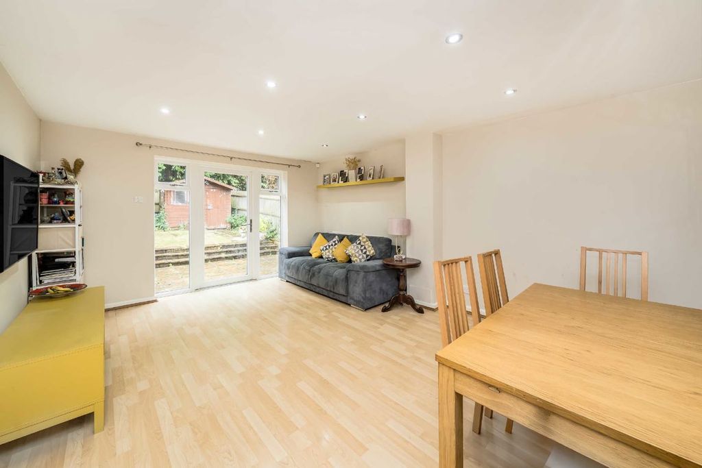 Property photo 2 of 6