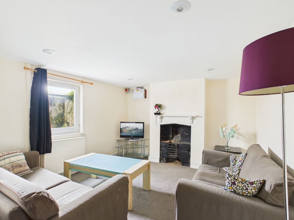 Property photo 3 of 8 Cam01740G0-Pr0547-Still008