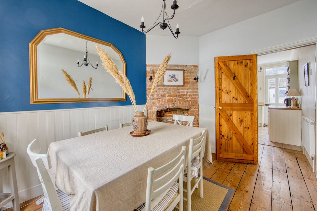 Property photo 2 of 13 Picture 2