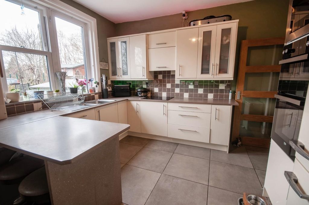 Property photo 3 of 23 Breakfast Kitchen