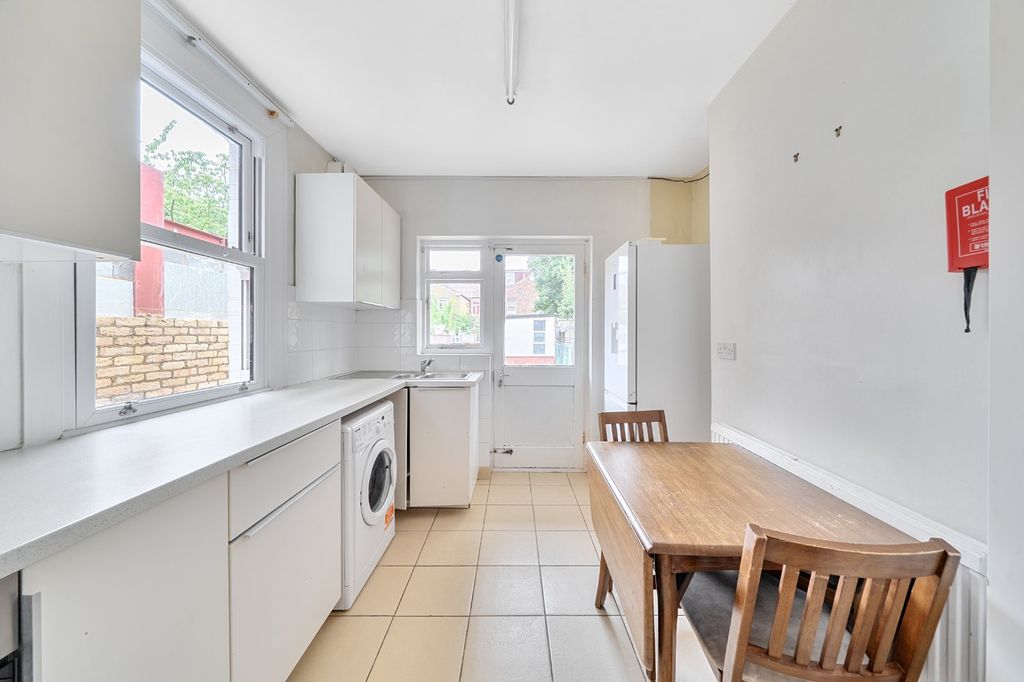 Property photo 2 of 15 Picture No. 27