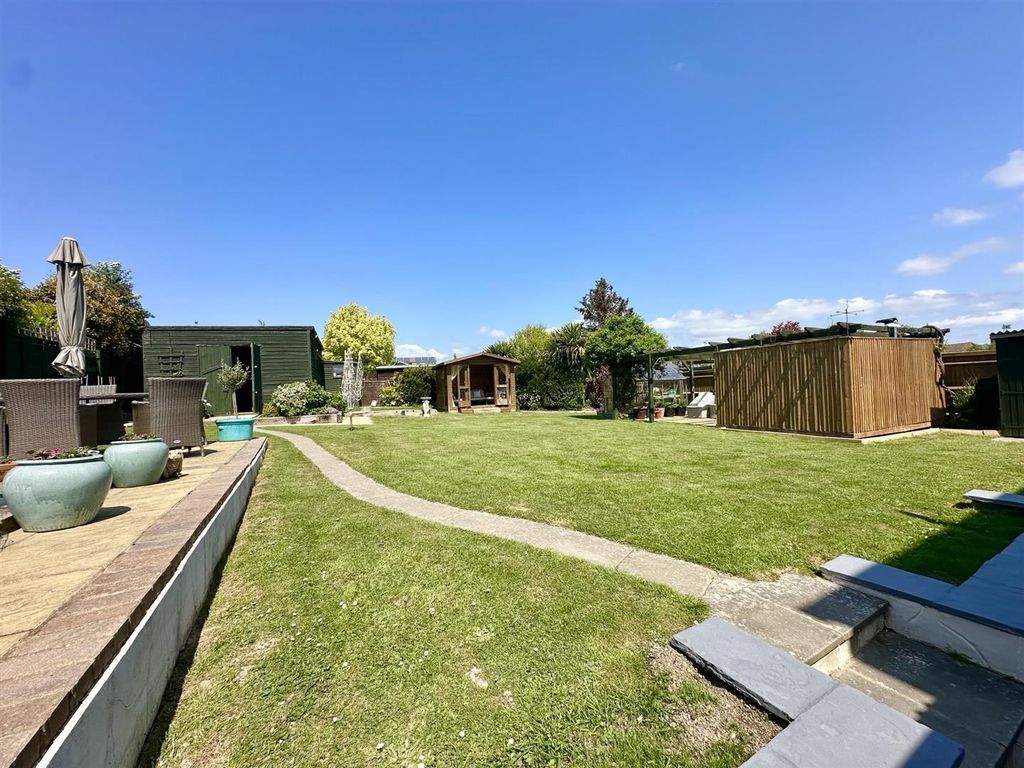 Property photo 2 of 25