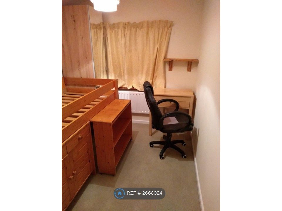 Property photo 2 of 10 Bedroom