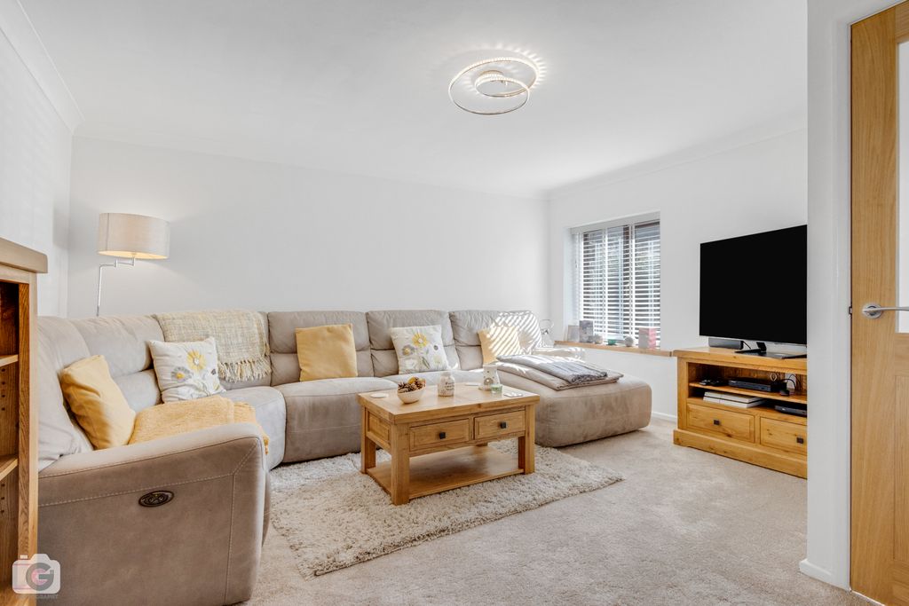 Property photo 2 of 15 Chapel-Mews