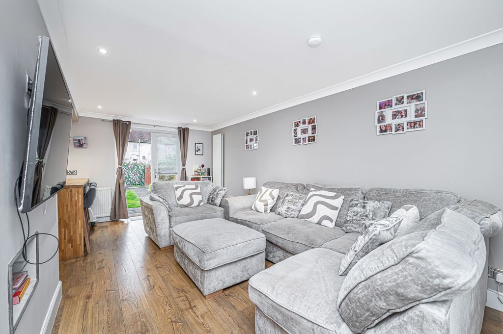 Property photo 3 of 18 Lounge With Open Plan Kitchen