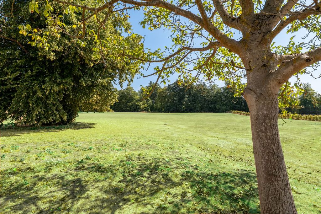 Property photo 2 of 11