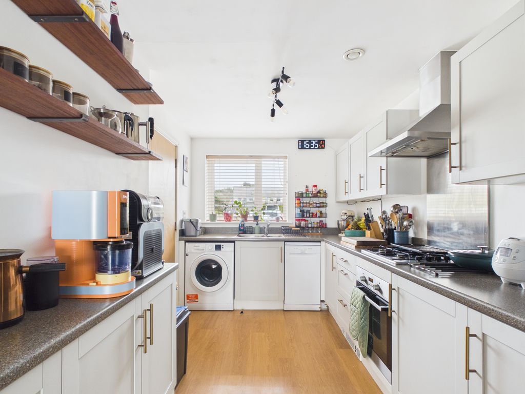 Property photo 2 of 11 Kitchen