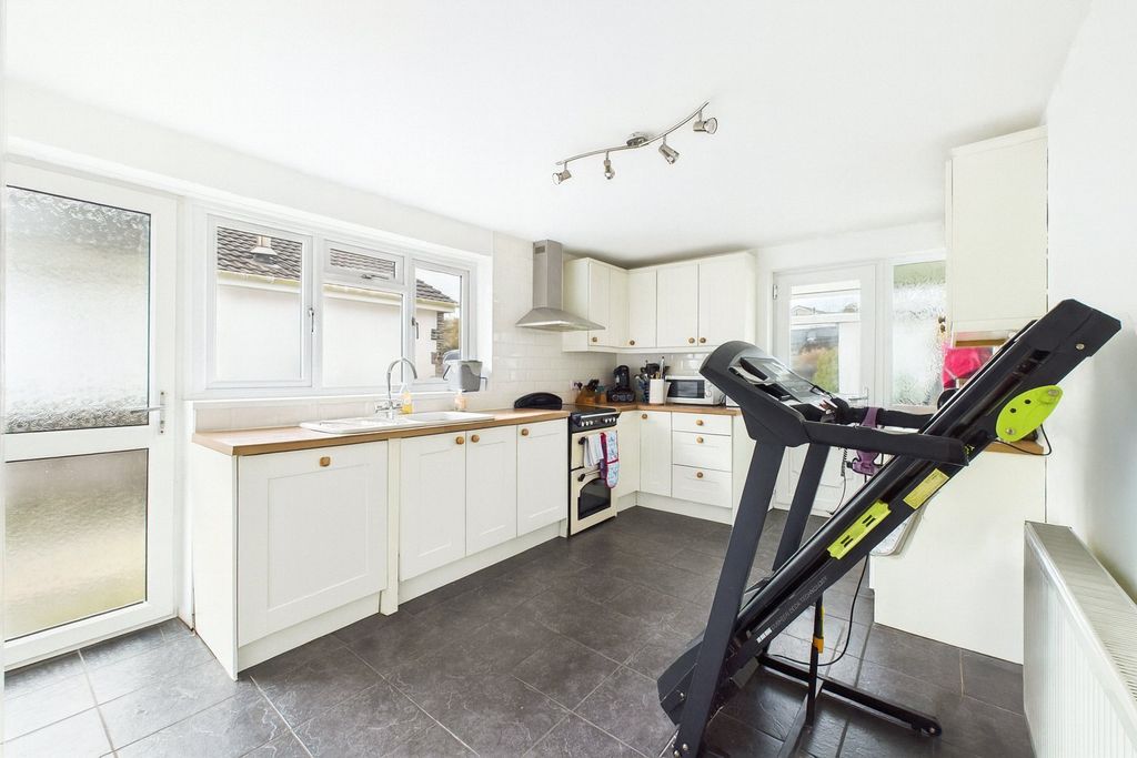 Property photo 2 of 19 Picture No. 32