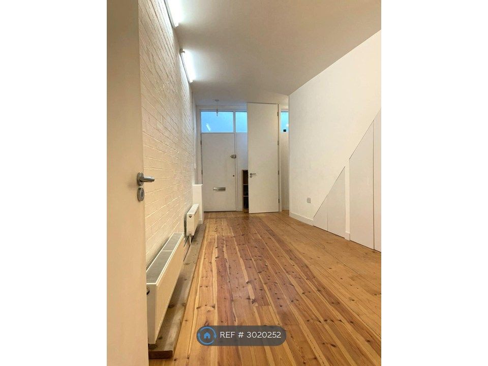 Property photo 3 of 14 2 Entrance Large Hallway